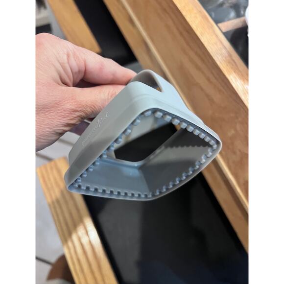 Pampered Chef Cut-N-Seal Sandwich Cutter & Sealer Pocket Maker Gray - Picture 6 of 6